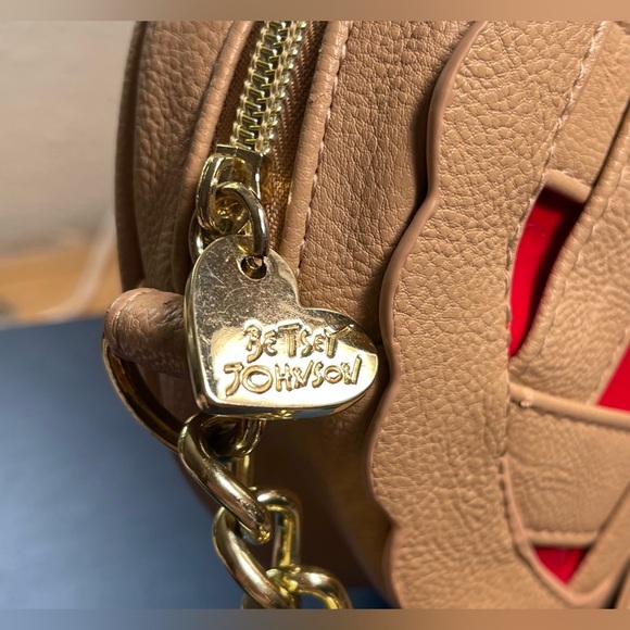 Pretty Betsey Johnson " Sweet As Pie " Purse Kitsch Crossbody Bag Cherry Pie - Picture 4 of 7